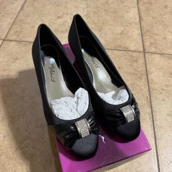 Women’s shoes size 8.5