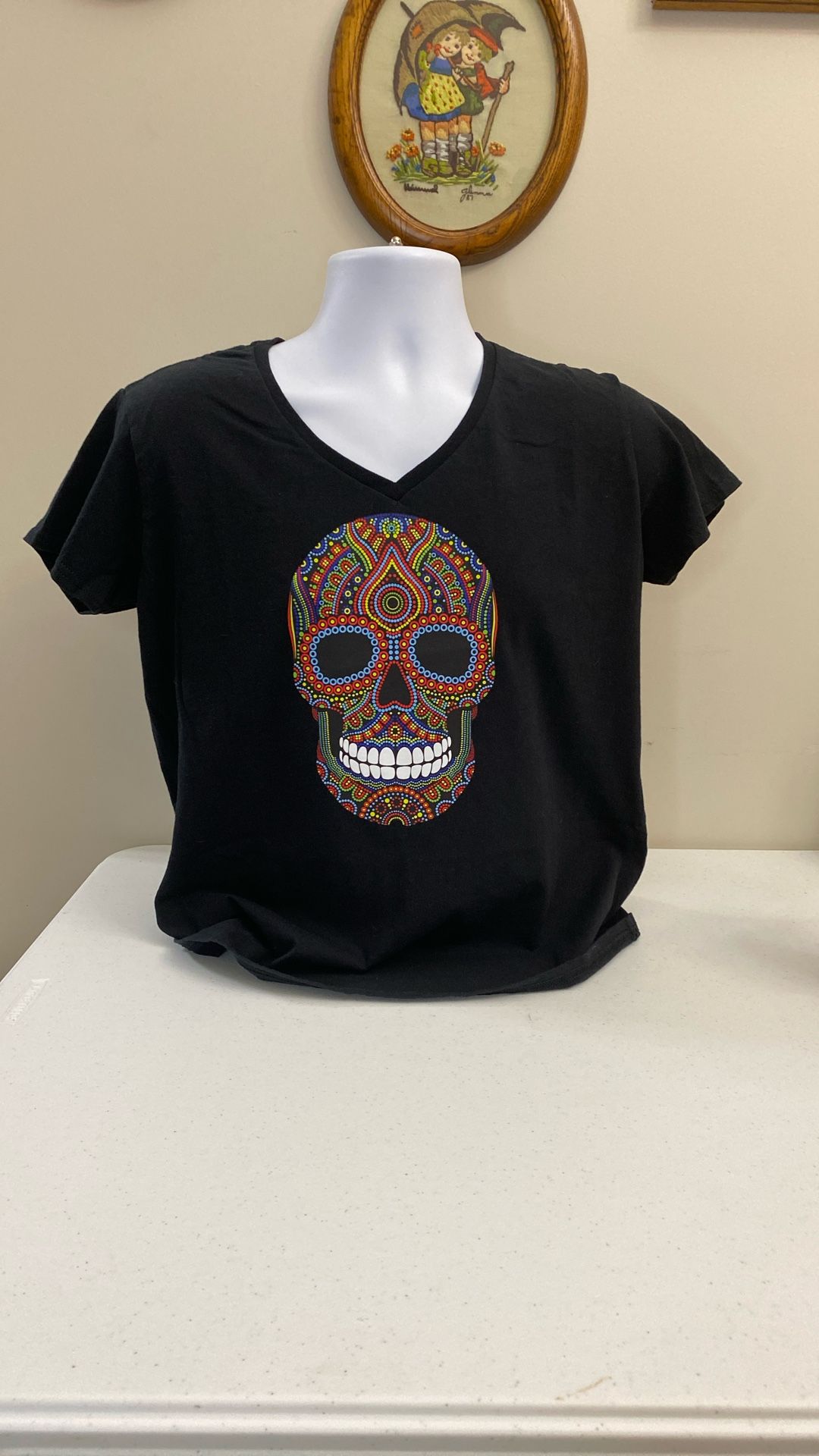 Women’s V-neck Skull T-shirt, New, Preshrunk Cotton, Size XL, Free Shipping/local Pickup, (item #384)