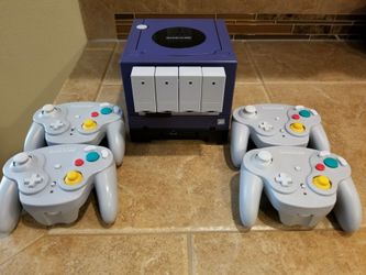 Fully loaded Nintendo Gamecube with Wavebirds, GC Loader