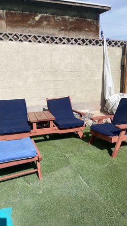 5 piece table chairs and foot rest