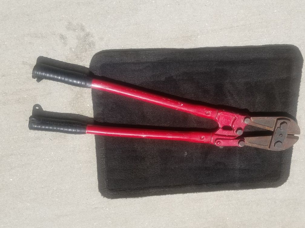 BOLT CUTTER