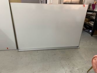 Magnetic white board 4’x6’