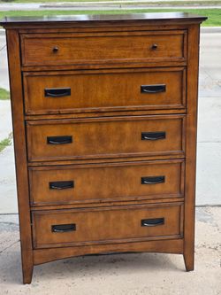 DRESSER