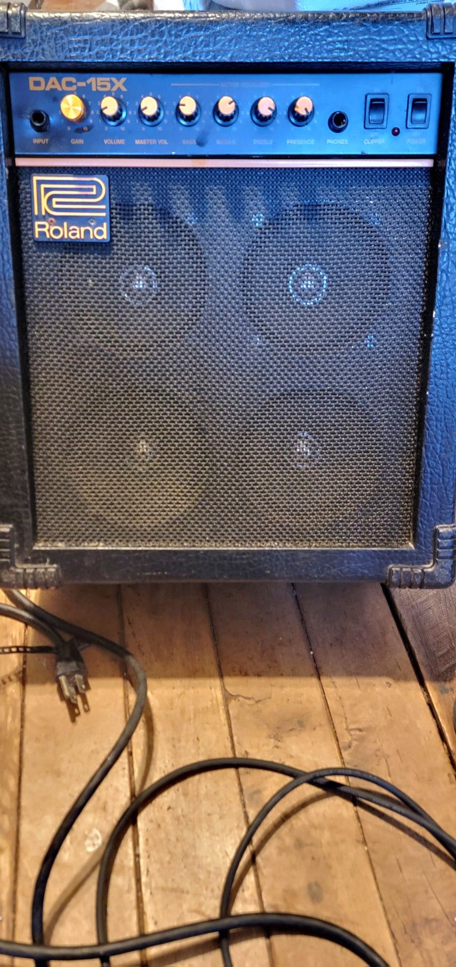 Roland DAC-15X guitar amplifier from something like '85 works but needs service.