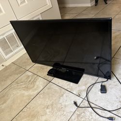 40” Hisense Smart TV + Roku 2 – Ready to Watch!