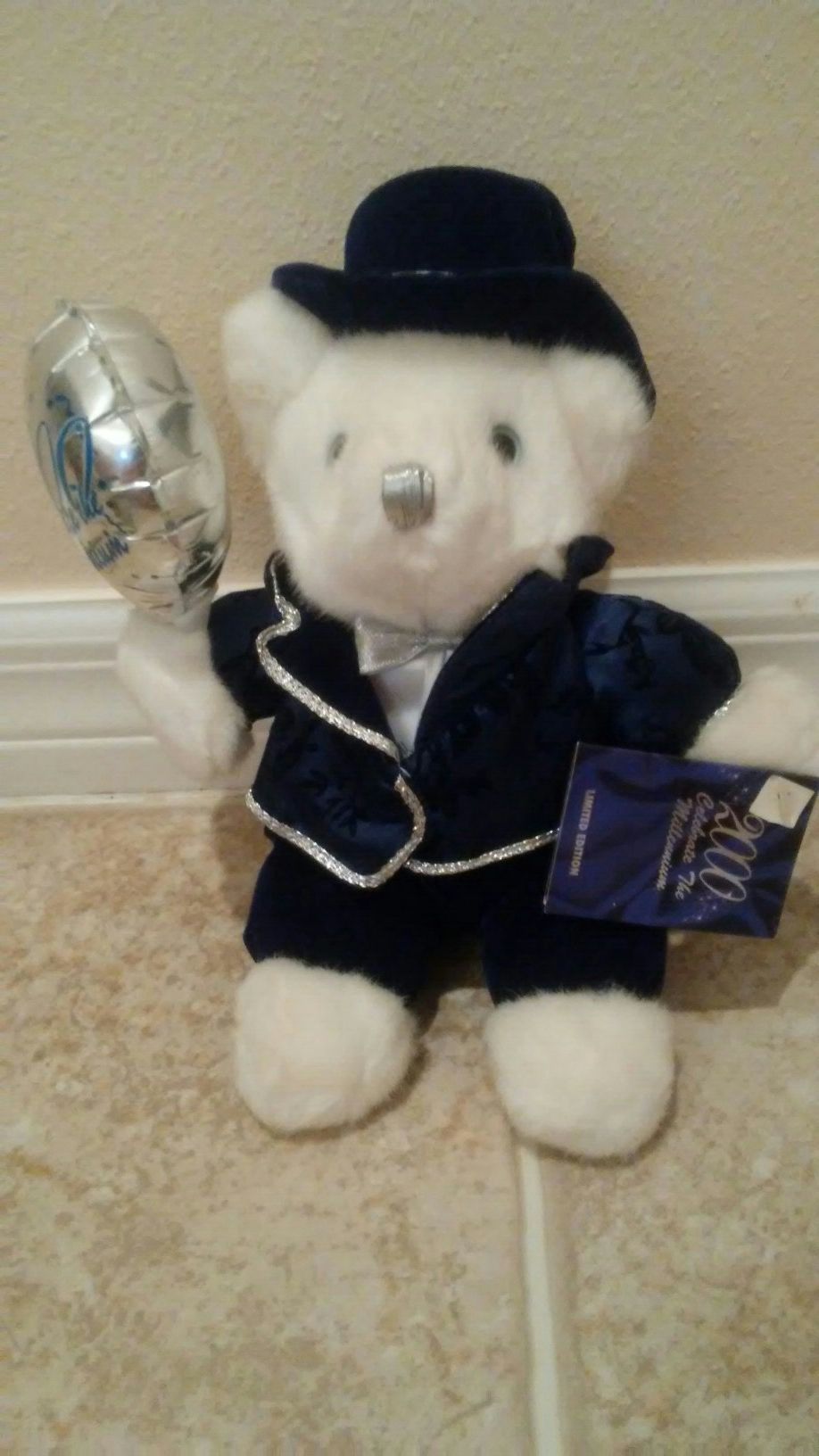 2000 graduation bear