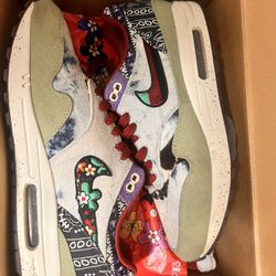 Jordan 1, Nike Sb, Air Max 1,and Vintage Jersey Lot