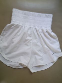 Nike One Dri-FIT Ultra High-Waisted Smocked Shorts – White (XS)