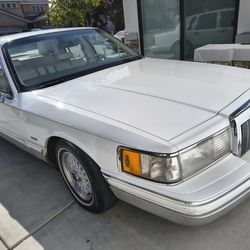 1992 Lincoln town car(Low Miles)