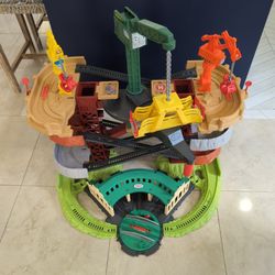 FREE: Thomas & Friends Trains & Cranes Super Tower Playset