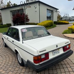 1989 Volvo 244,AT,https://offerup.com/redirect/?o=QUMuTmV3 tires,Rblt eng,smog/reg/srvcd!