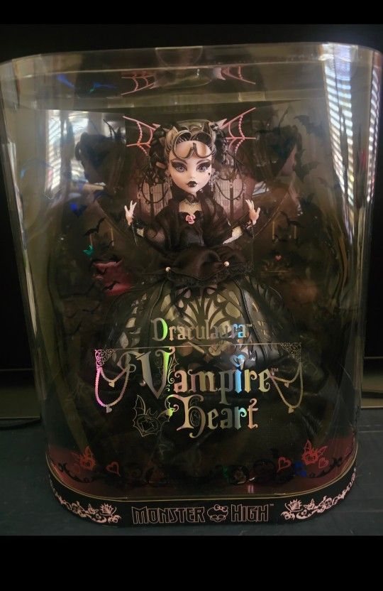 Vampire Heart Draculaura Monster High