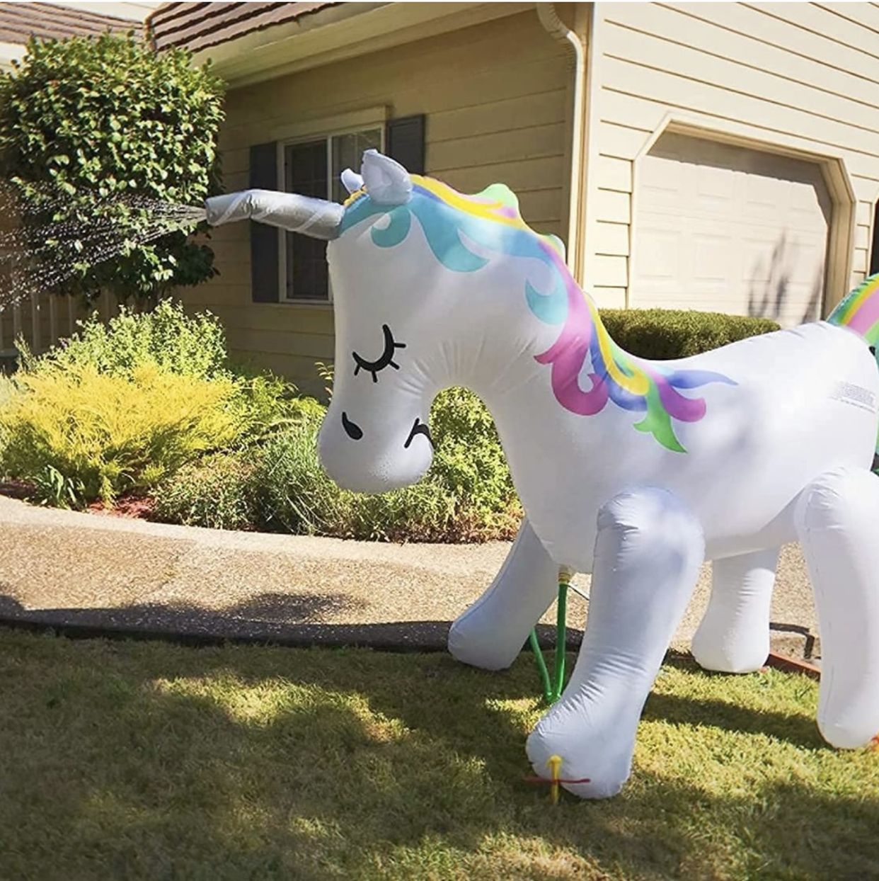 NEW - 6ft 6in Giant Inflatable Unicorn Sprinkler