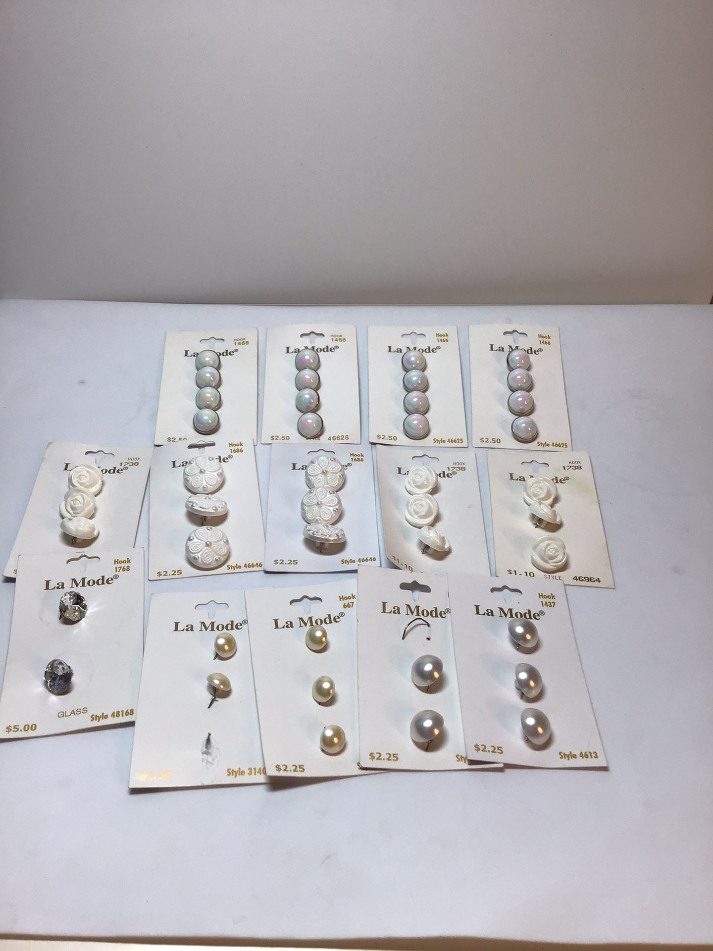 Lot Of 14 Sets Of Vintage La Mode Buttons On Cards