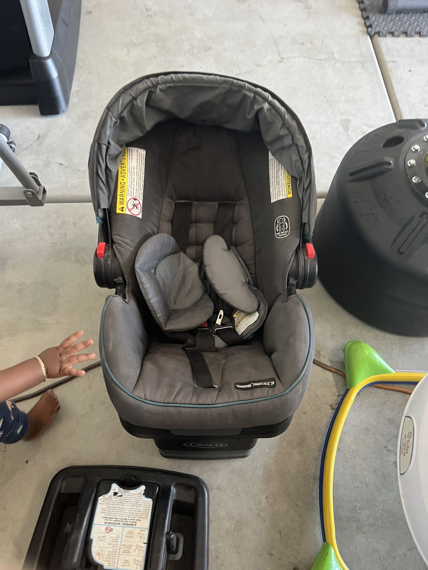 Graco Car Seat With 2 Base.