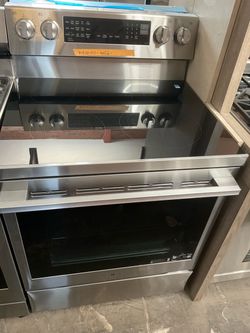 New!!! LG 30 inch  6.3 cu ft Smart Wi-Fi True Convection Insta View 5 Burner Electric Oven W/ Air Fry  In Stainless Steel.