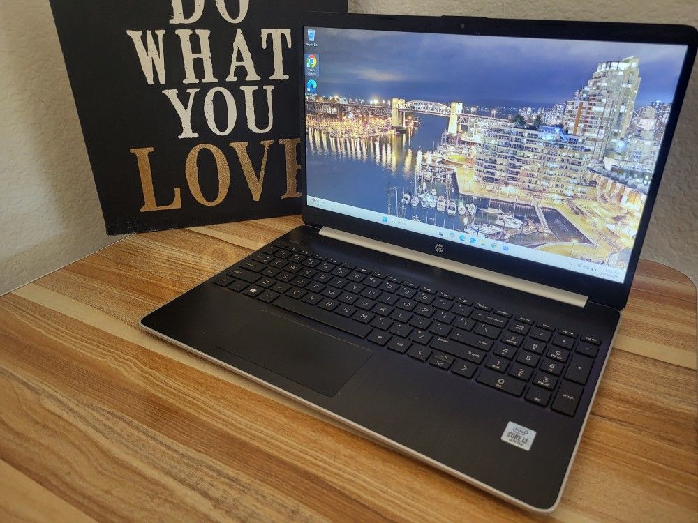 Loaded Touchscreen Hp Laptop 1TB ssd**Win11 ***and More