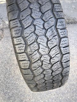 265/70/17 (1) tire in good condition for sale