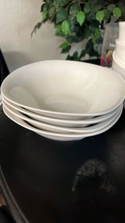 4 Large Black Plates and 8 Large Bowls