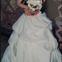 Maggie Sottero wedding dress size 0-2.