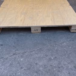 70 X44 X 3/4 Playwood  Pallets  $ 7. Each 