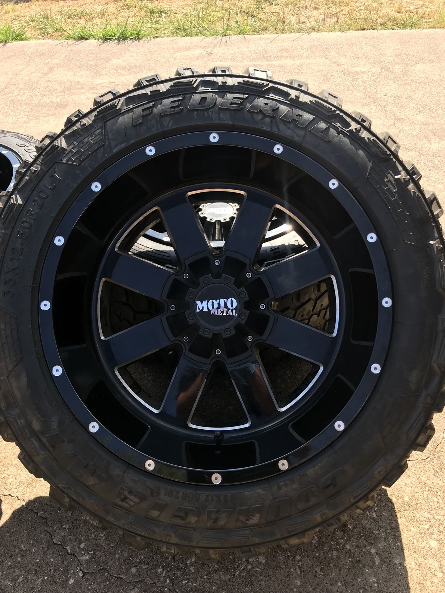 20x14 INCH MOTO METAL RIMS WITH 33x12.50R20 TIRES