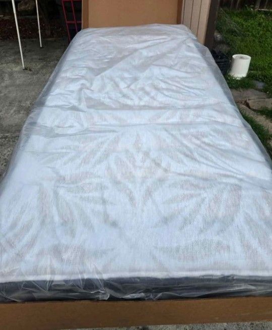 New! Sealy Posturepedic Mattress With Adjustable Bed Frame With Remote Control  ( 36" X 84" Size 