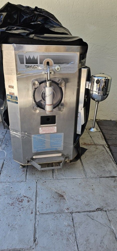 Taylor 430 Frozen Drink Machine - Excellent Condition
