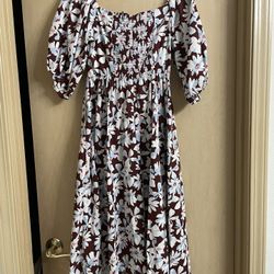 Like new adorable women’s size Xs floral dress with pockets. Worn once. Smoke free home. 