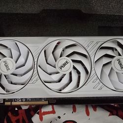 Sapphire PURE Radeon RX 7700 XT Frostpunk 2 Edition