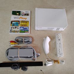 Nintendo WII with WII PLAY Game