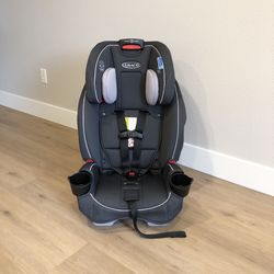 Like new Graco 3-in-1 convertible car seat