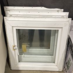 Ventanas chicas cuadradas y alo largo