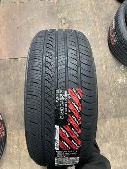 BRAND NEW SET (4) 225 50 18 ALL SEASON TIRES !!!
