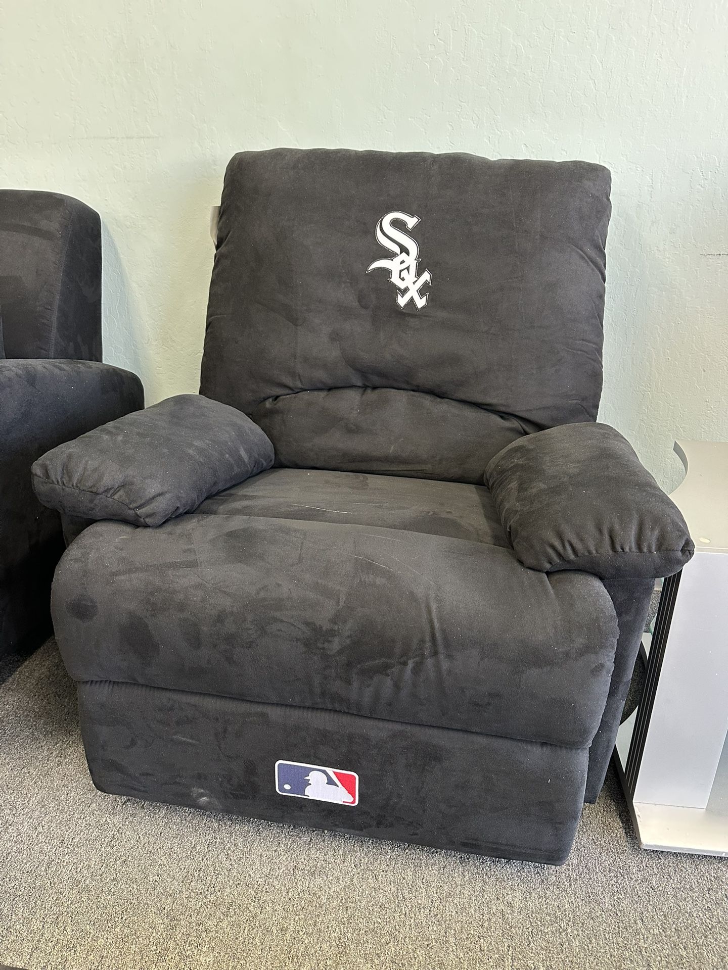 Brand New Officially Licensed MLB Recliner Black Microfiber