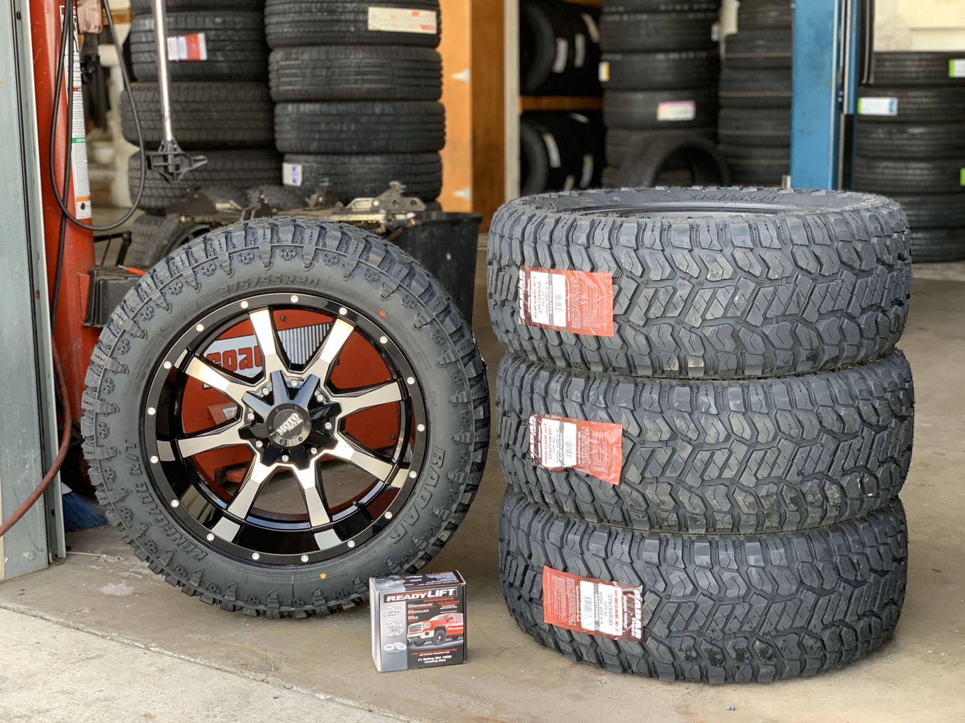 🥵🥵🥵20s MOTO METAL CHEVY FORD TACOMA RAM GMC WHEELS WITH OFF ROAD TIRES 🥵🥵🥵