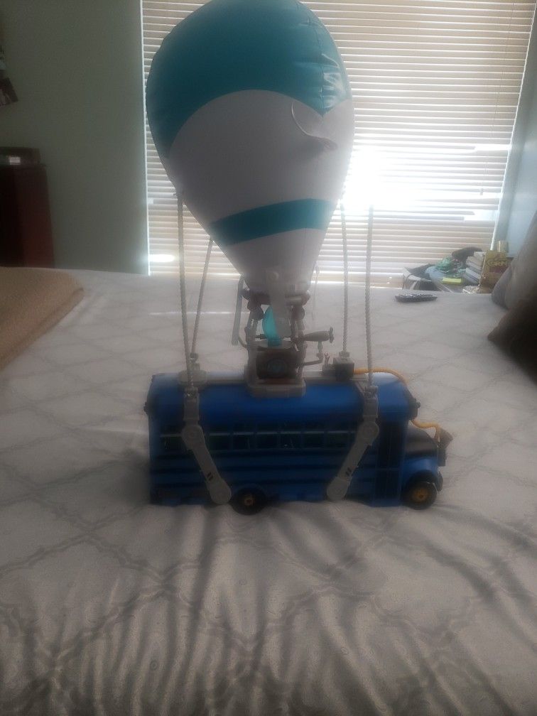 Fortnite Battle Bus