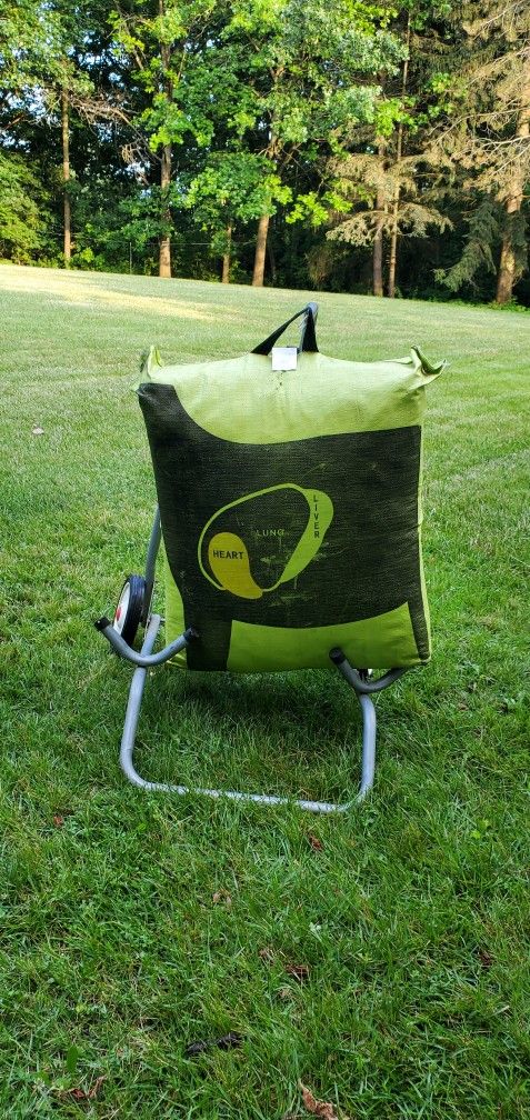 Hurricane 25 Archery Target + Wheeled Stand