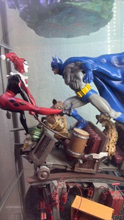 Batman VS. Harley Quinn Battle Statue