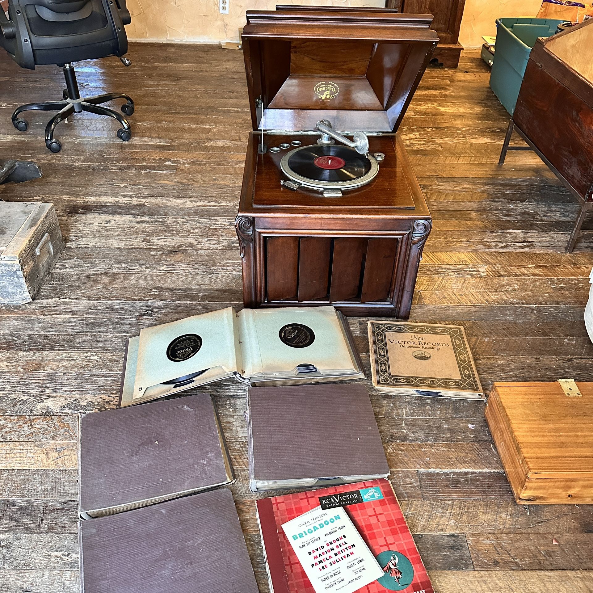 🎵 Antique Columbia Grafonola Phonograph + Large 78 RPM Record Collection