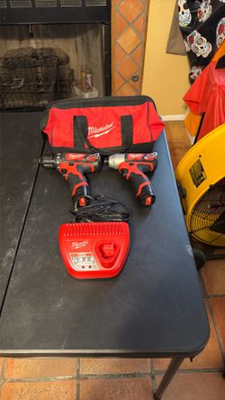 Milwaukee M12 Drill Set 