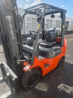 Toyota Forklift 5000 lbs capacity
