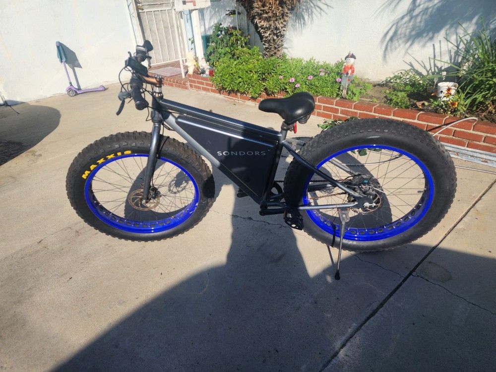 SANDORS. E-BIKE NEW TIRES GREAT BIKE