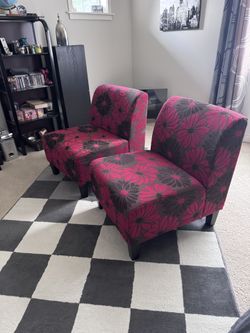 2 Sitting Chairs