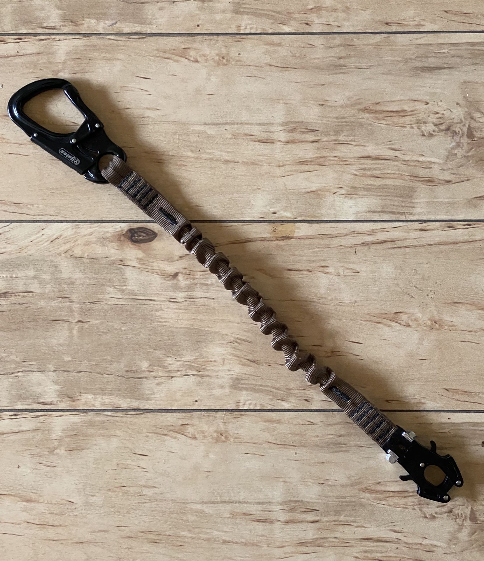 - Personal retention lanyard for a helicopter or an extraction mission.