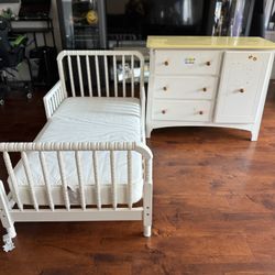 baby bed and furniture