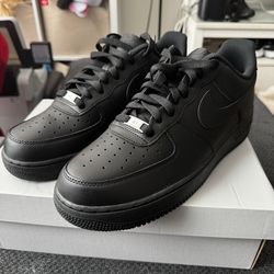 Nike Air Force 1 '07 "Triple Black
