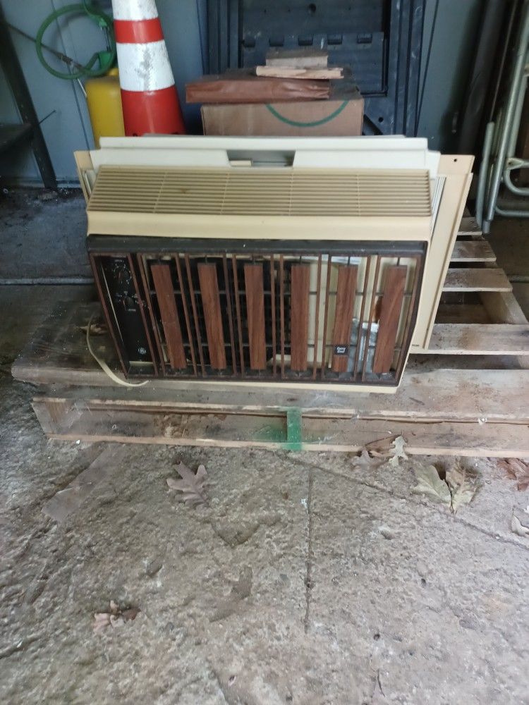 GE 5000 BTUs Room Air Conditioner And Good Working Order