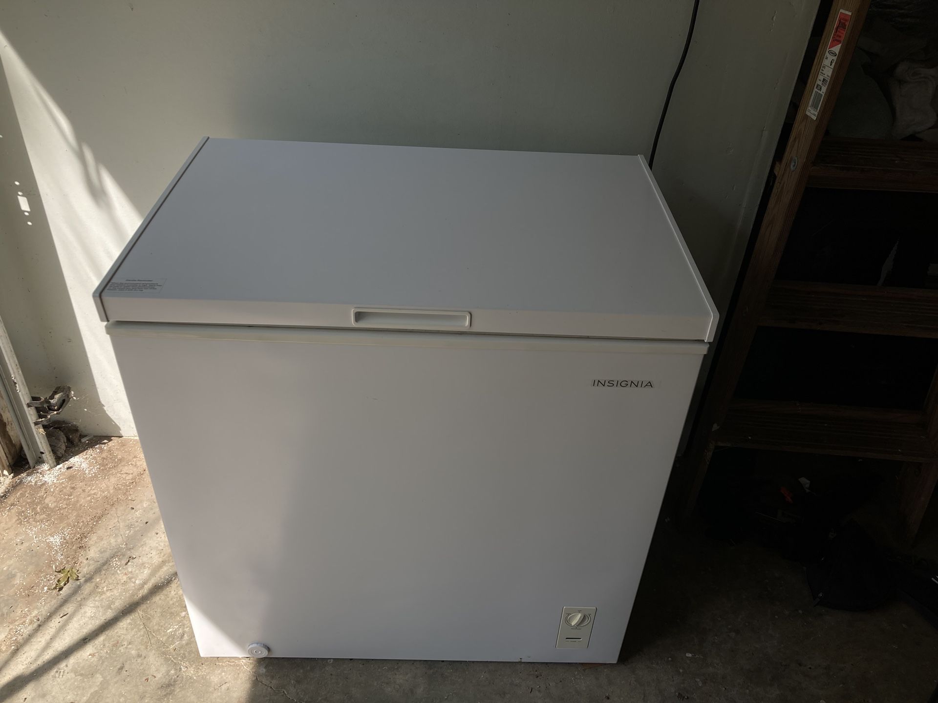 INSIGNIA Chest Freezer