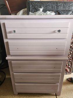 Light purple dresser in good condition PICK UP Only